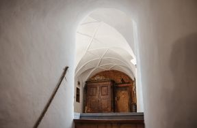 Antichi mobili in legno